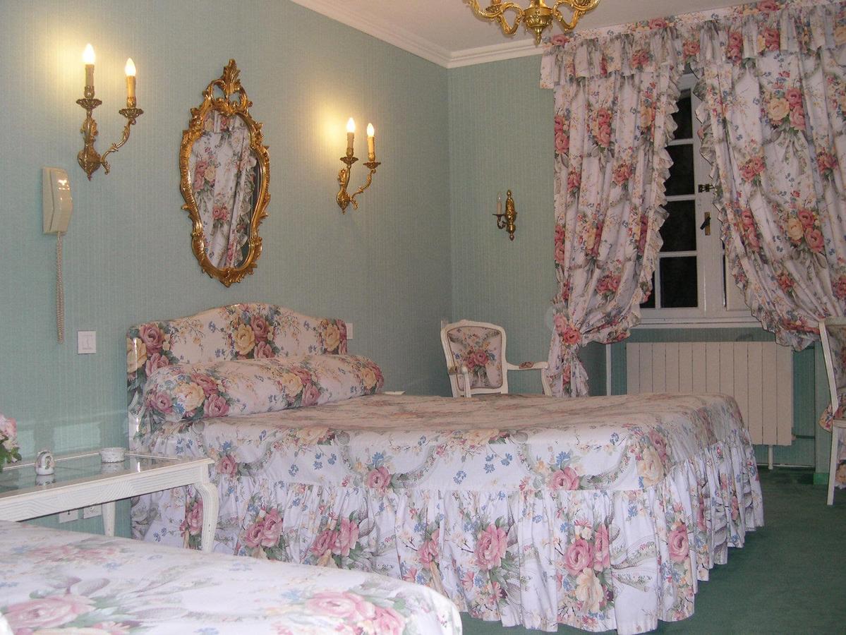 Großes Zimmer mit Gartenblick