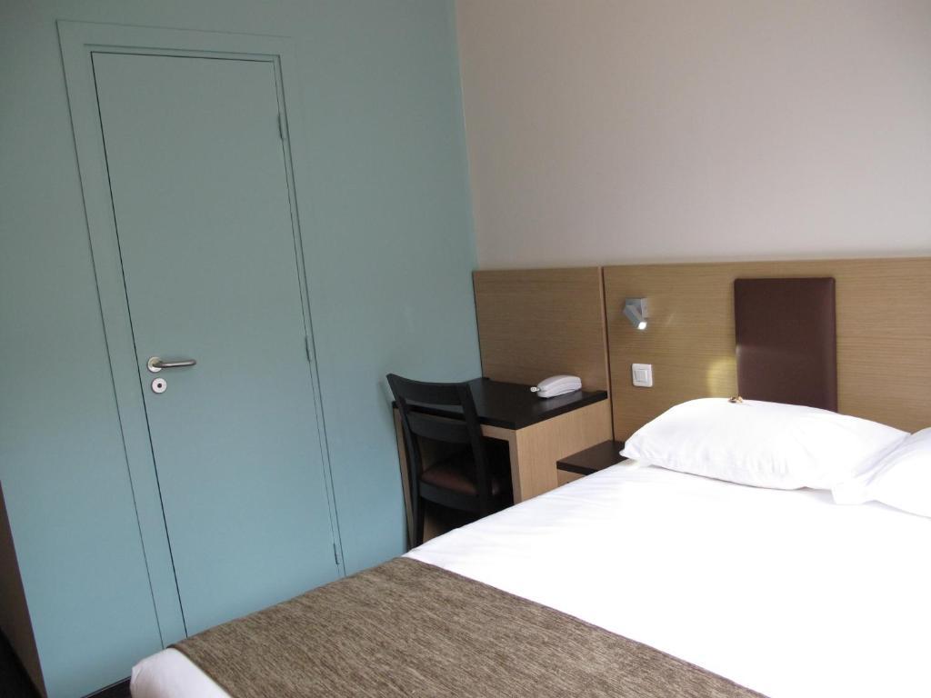 Standard Double Room,1214989396:JPEG