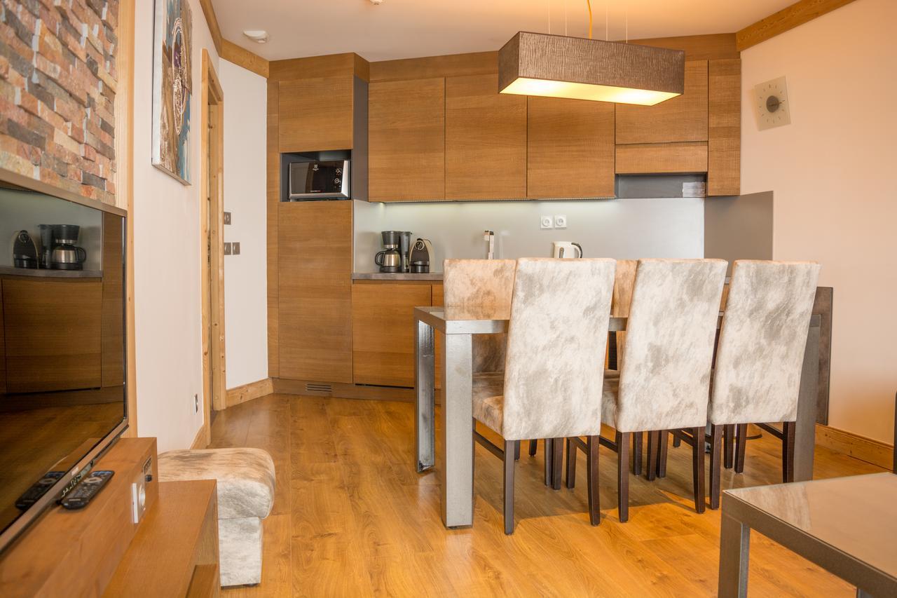 Two-Bedroom Apartment with Cabin,1215122680:JPEG