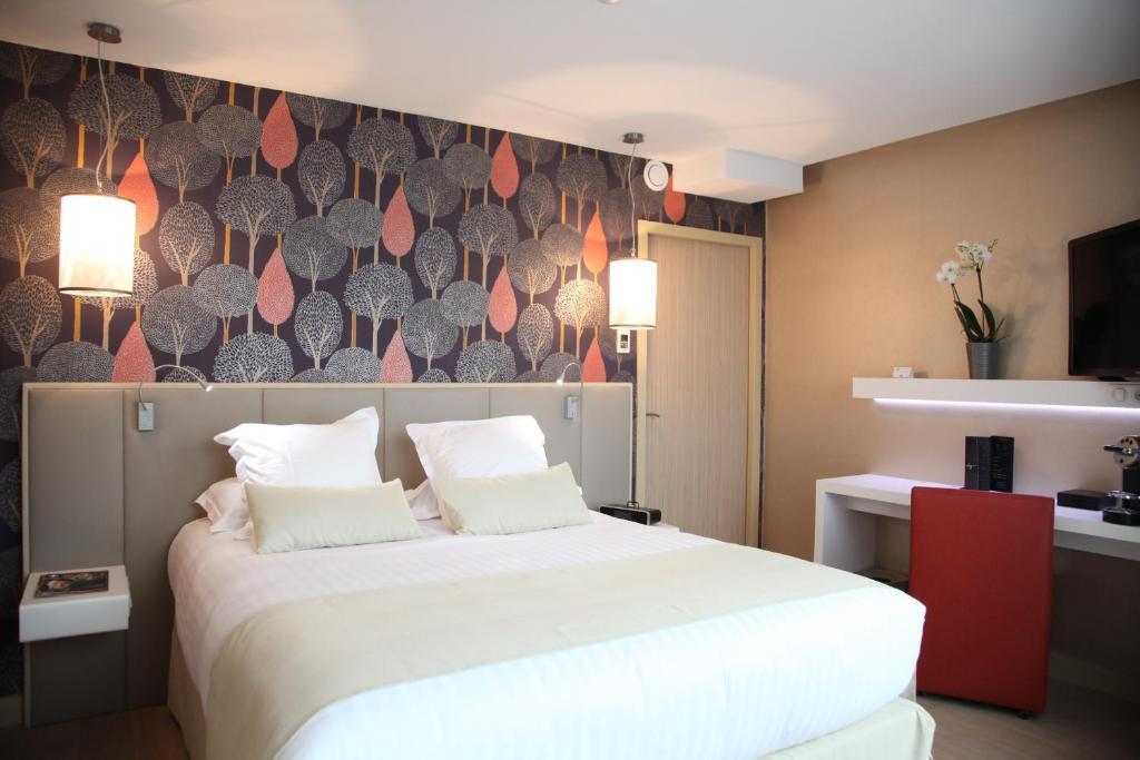 Deluxe Queen Room