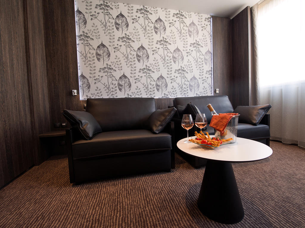 Executive Family Room with Twin Beds,222105098:JPEG