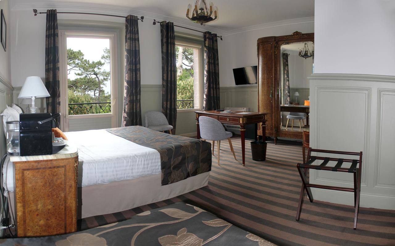 Chambre Triple (2 Adultes & 1 Enfant)