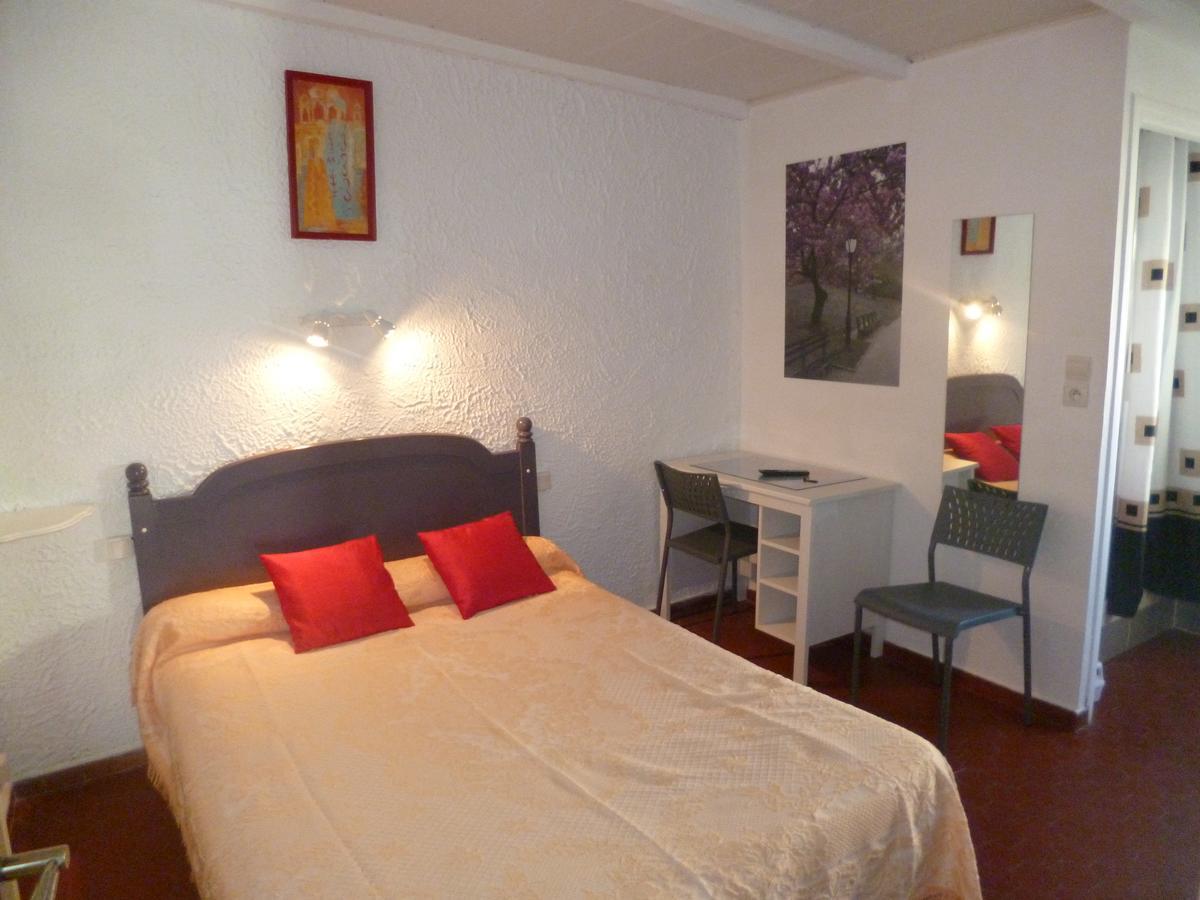 Double Room with Shared Toilet,643579707:JPEG
