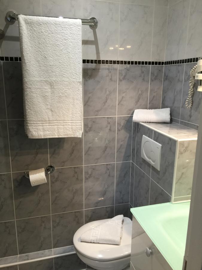 Double Room with Air Conditioning,663612186:JPEG