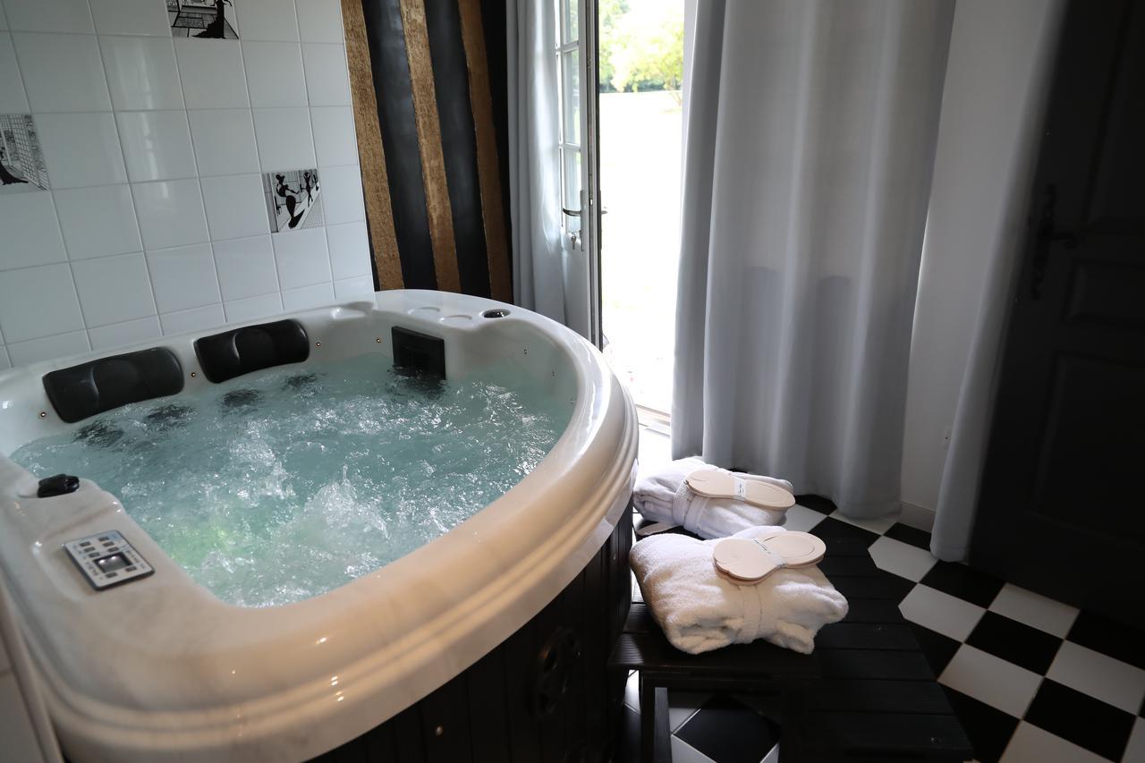 Suite Hot Tub,126752511:JPEG
