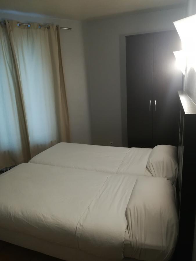 Quarto com 2 Camas de Solteiro