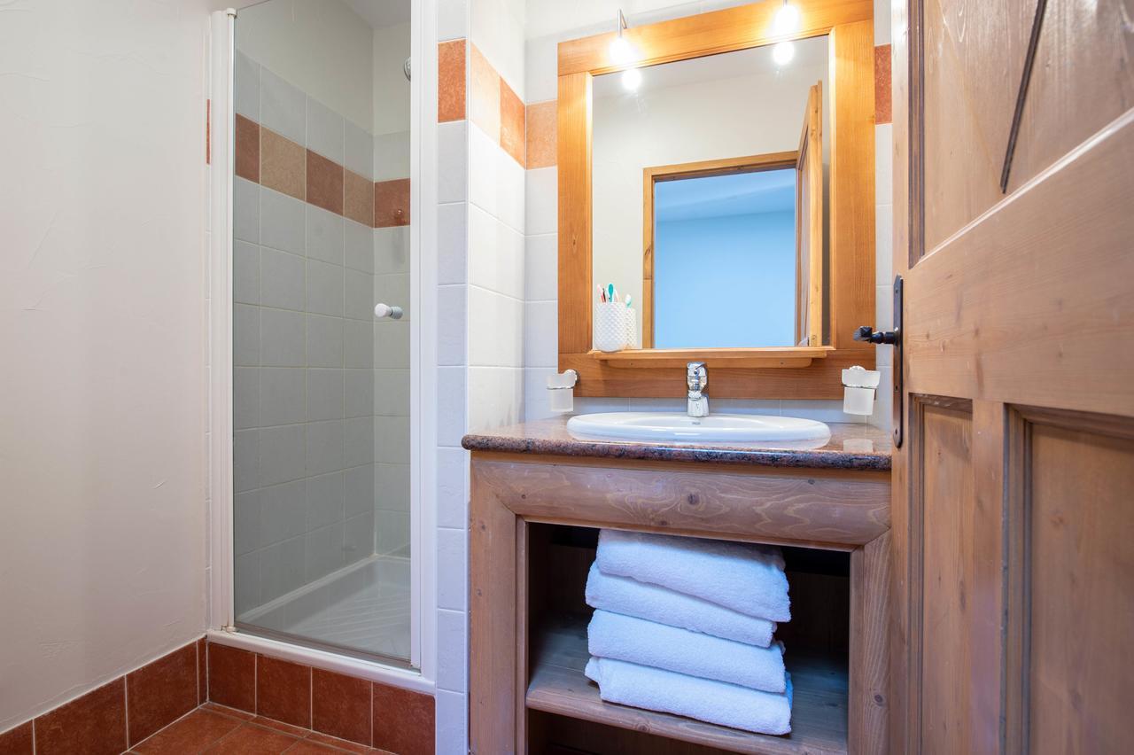 Four-Bedroom Apartment access to the outdoor pool