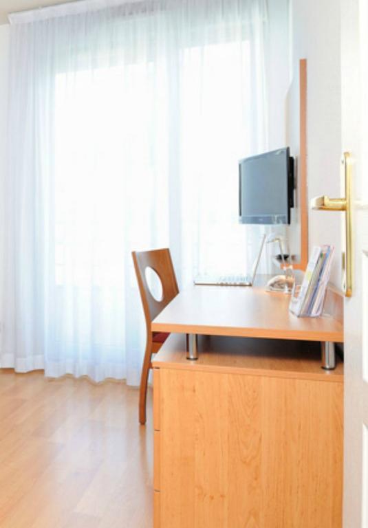Studio (2 Adults)
