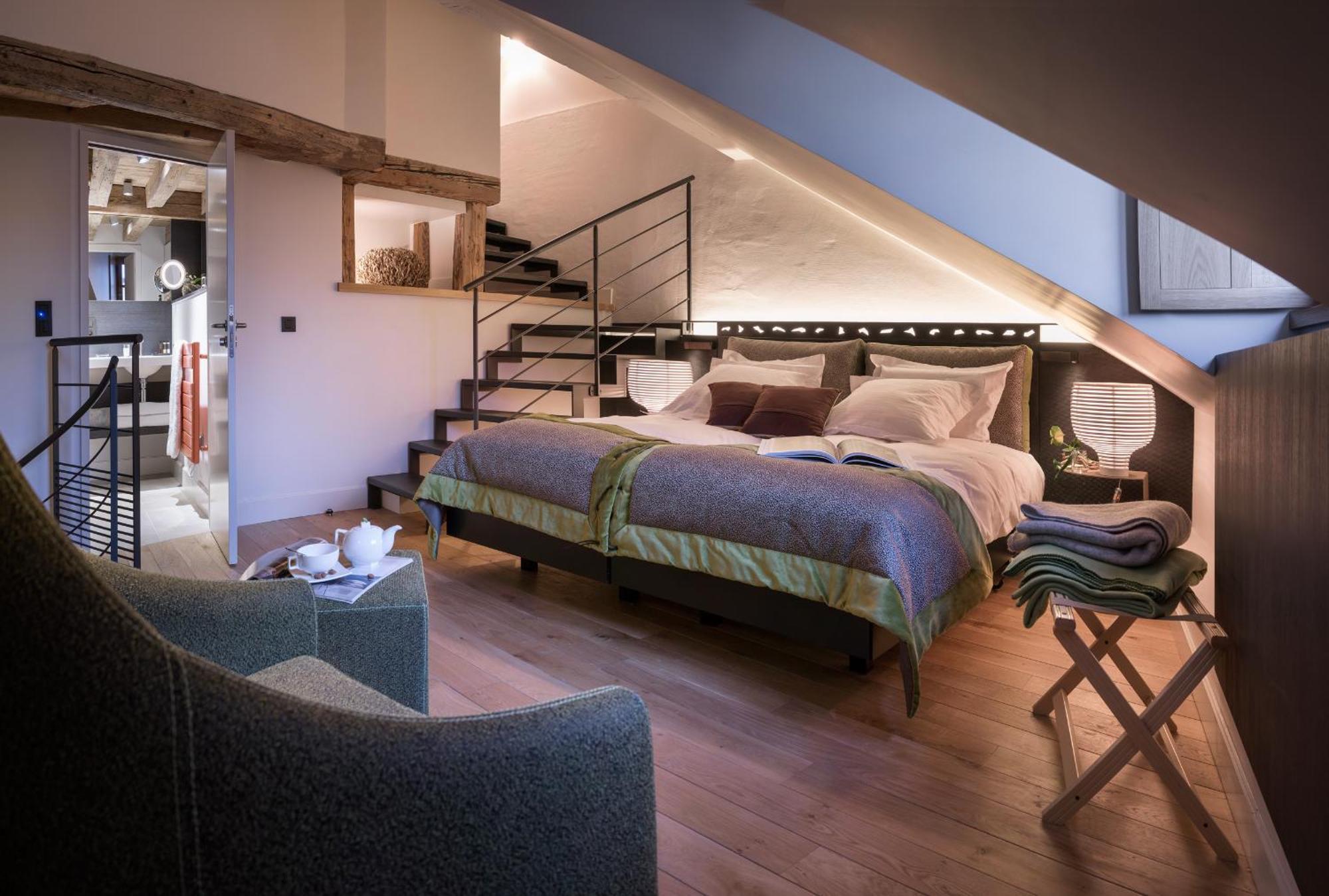 Triplex Apartment with Fireplace and Spa Shower,673629345:JPEG