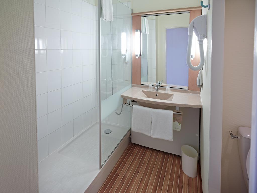 Standard Room 1 Double 1 Single Bed,1771729674:JPEG
