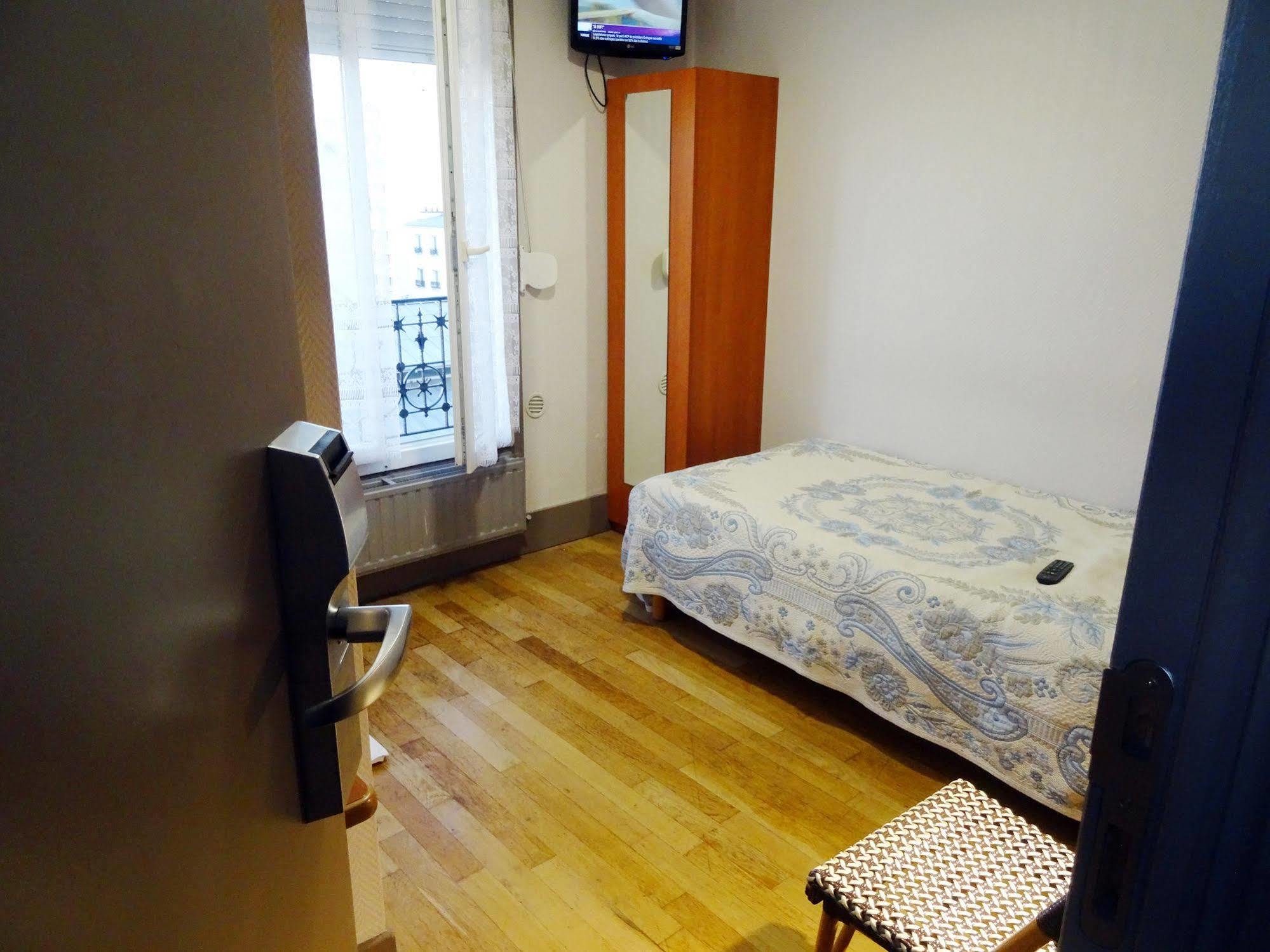 Single Room Private Bathroom