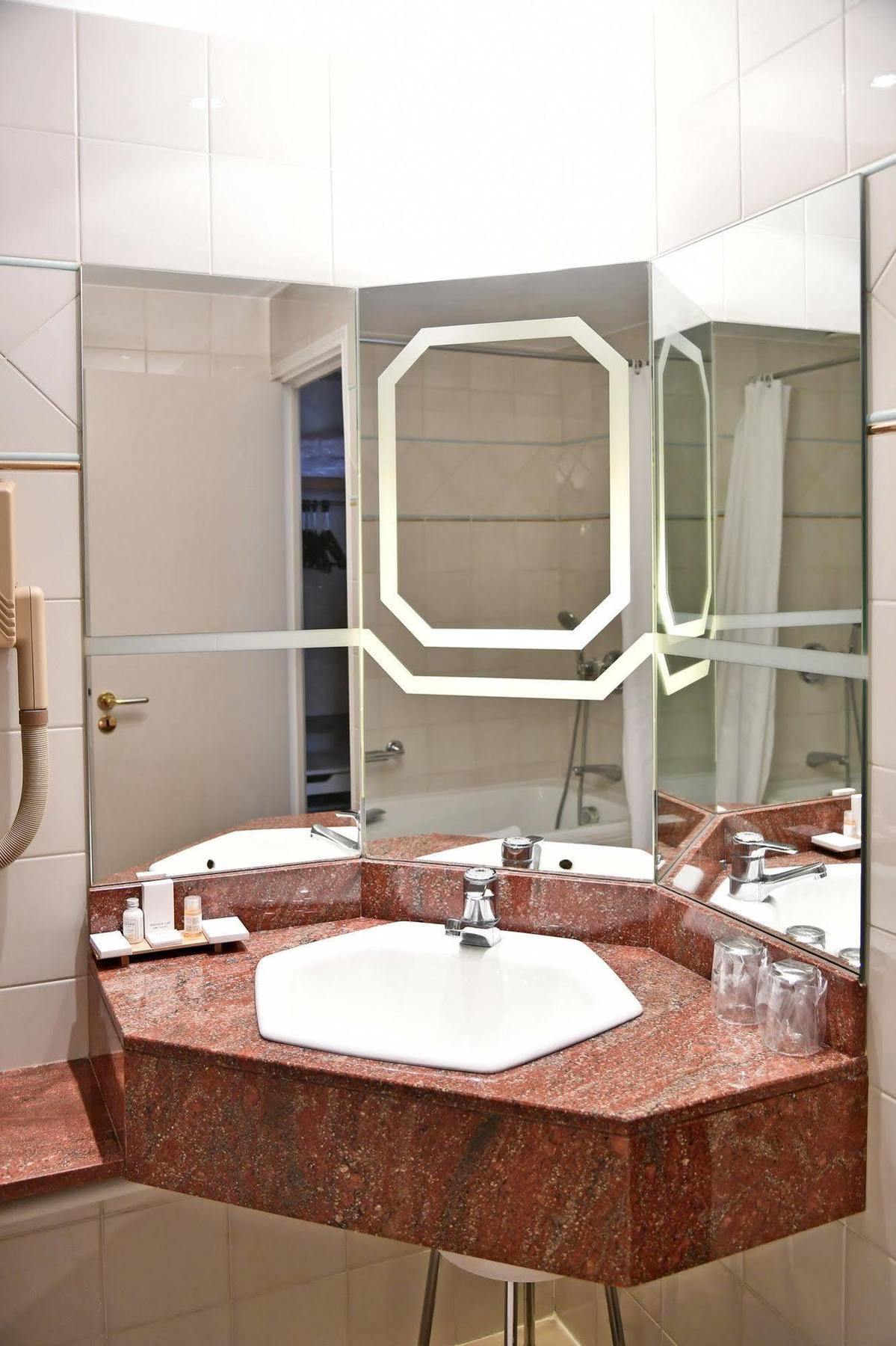 Connecting Family Rooms