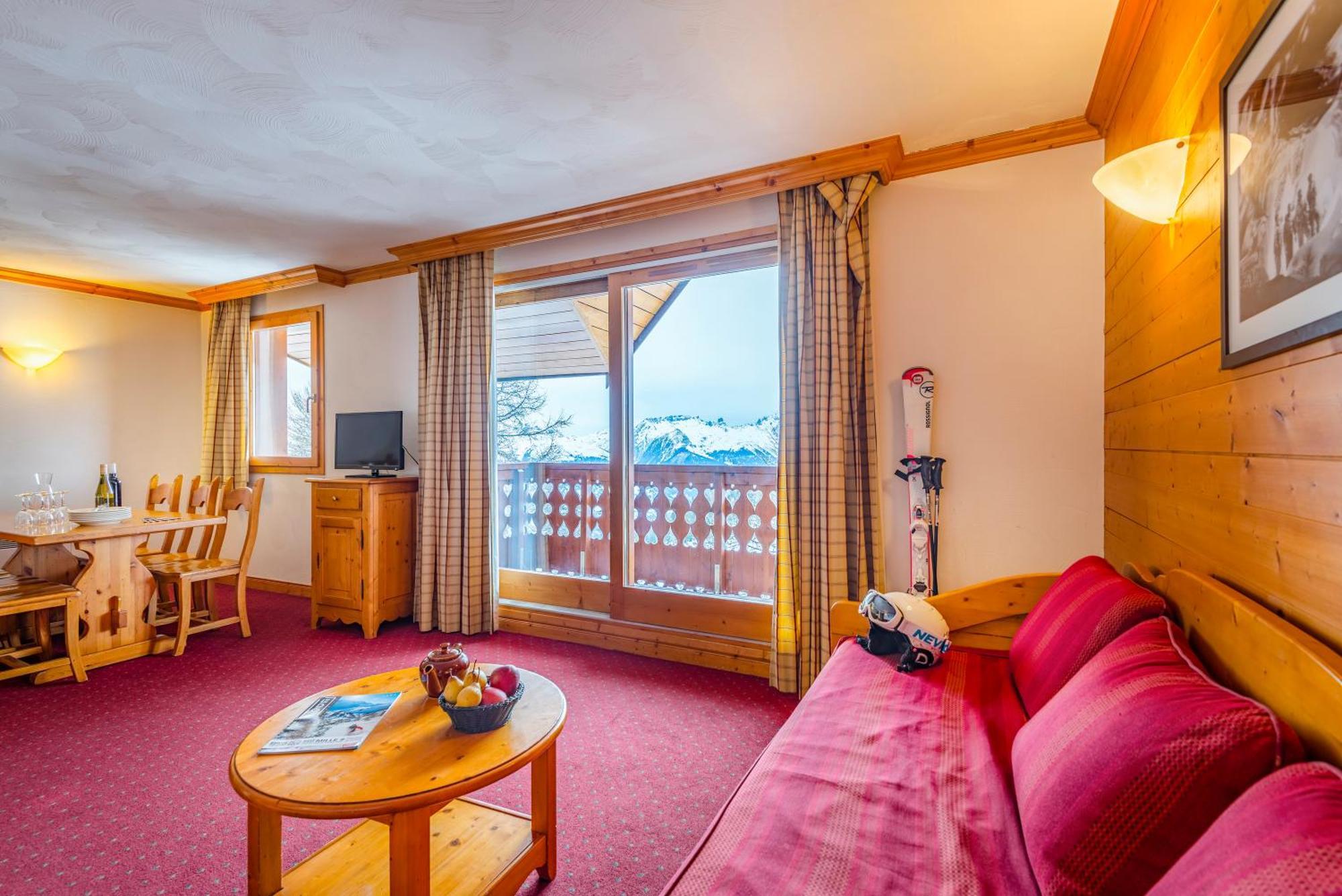 One-Bedroom Apartment (4 Adults),691360791:JPEG