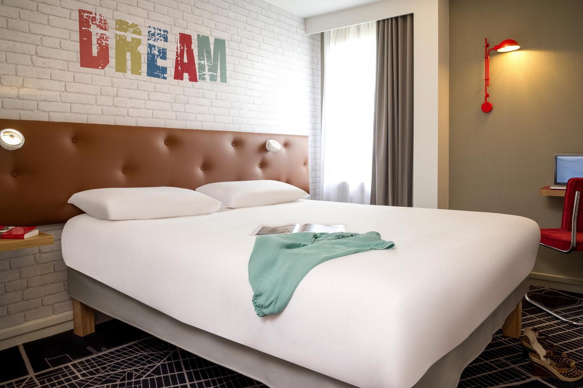 2 Adjacent Rooms