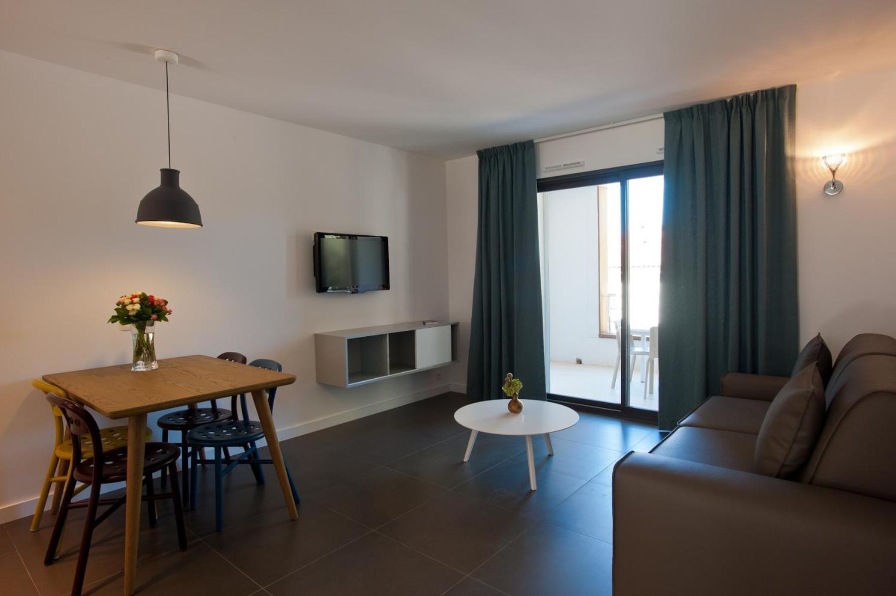 One-Bedroom Apartment