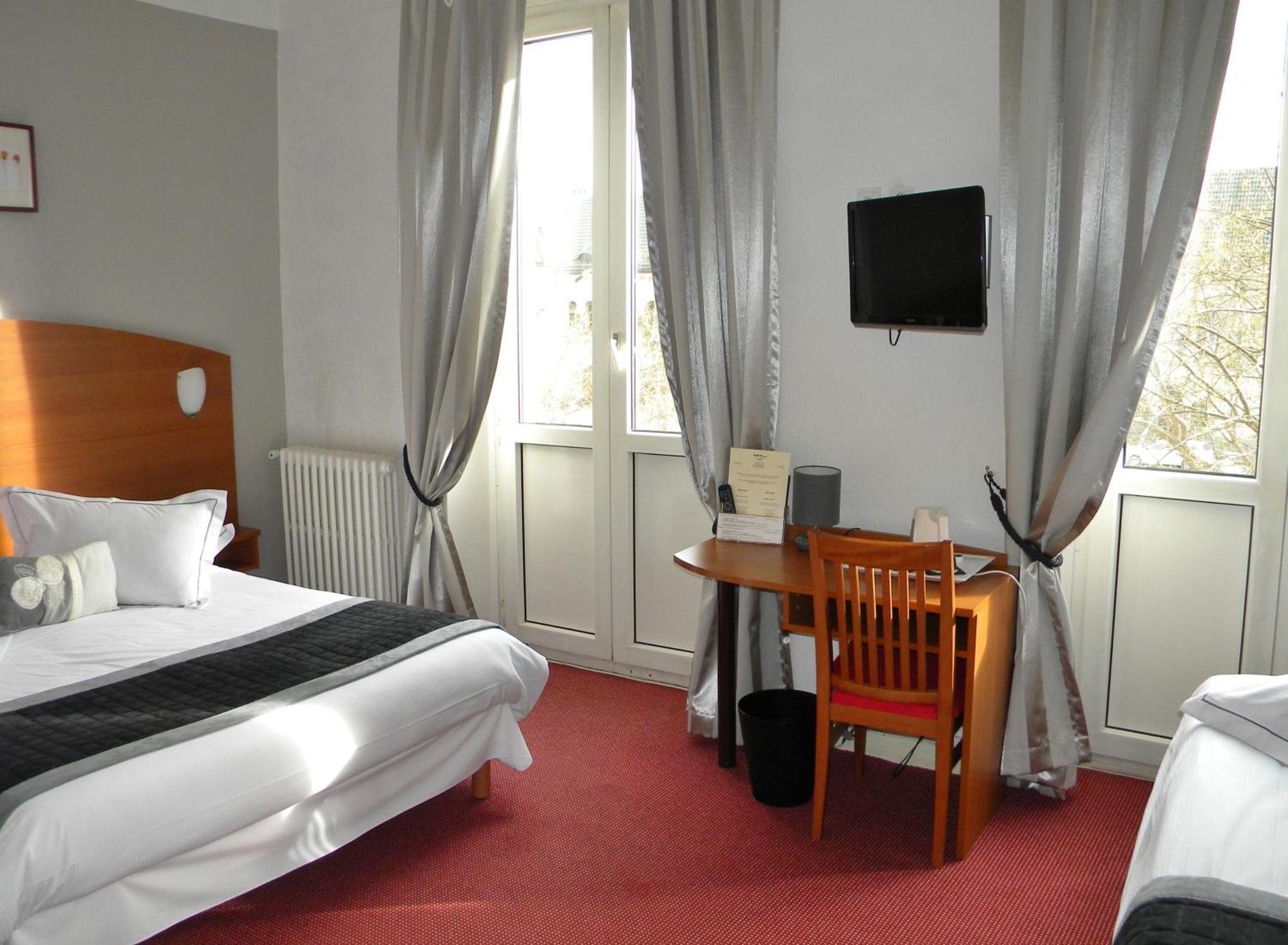Triple Room (1 Double Bed + 1 Single Bed),64212490:JPEG