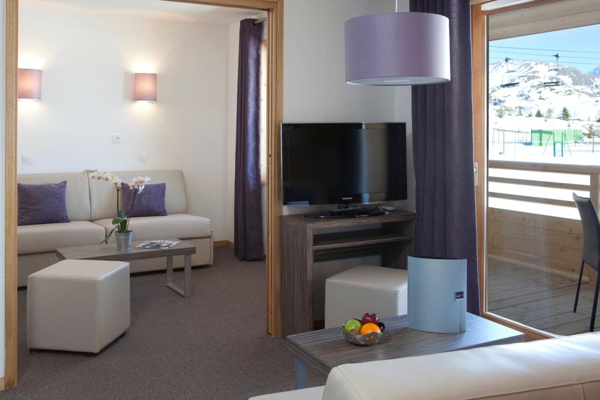One-Bedroom Apartment Alcove