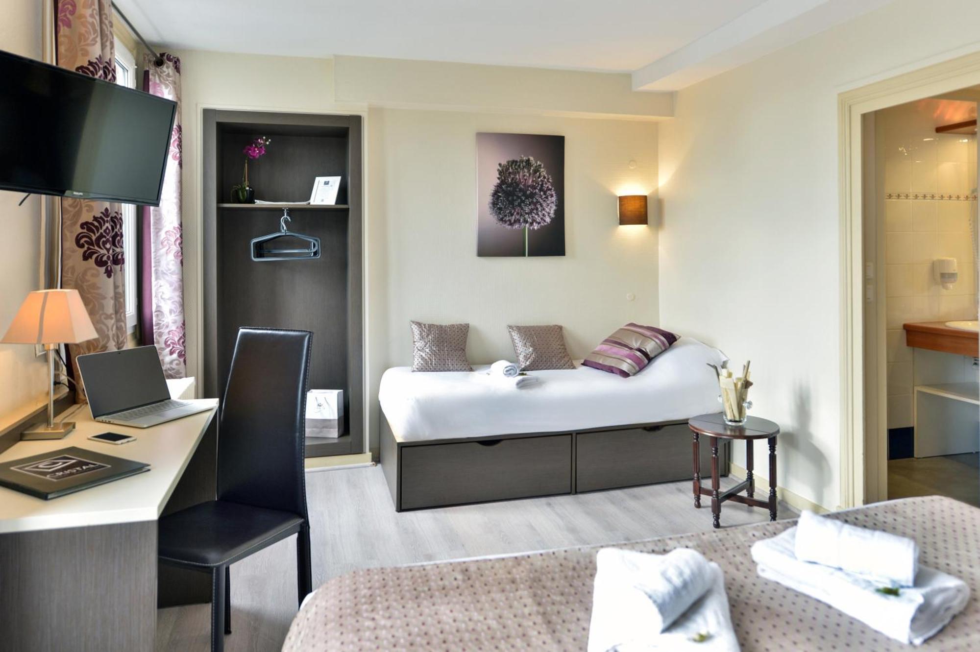 Triple Room,705955954:JPEG