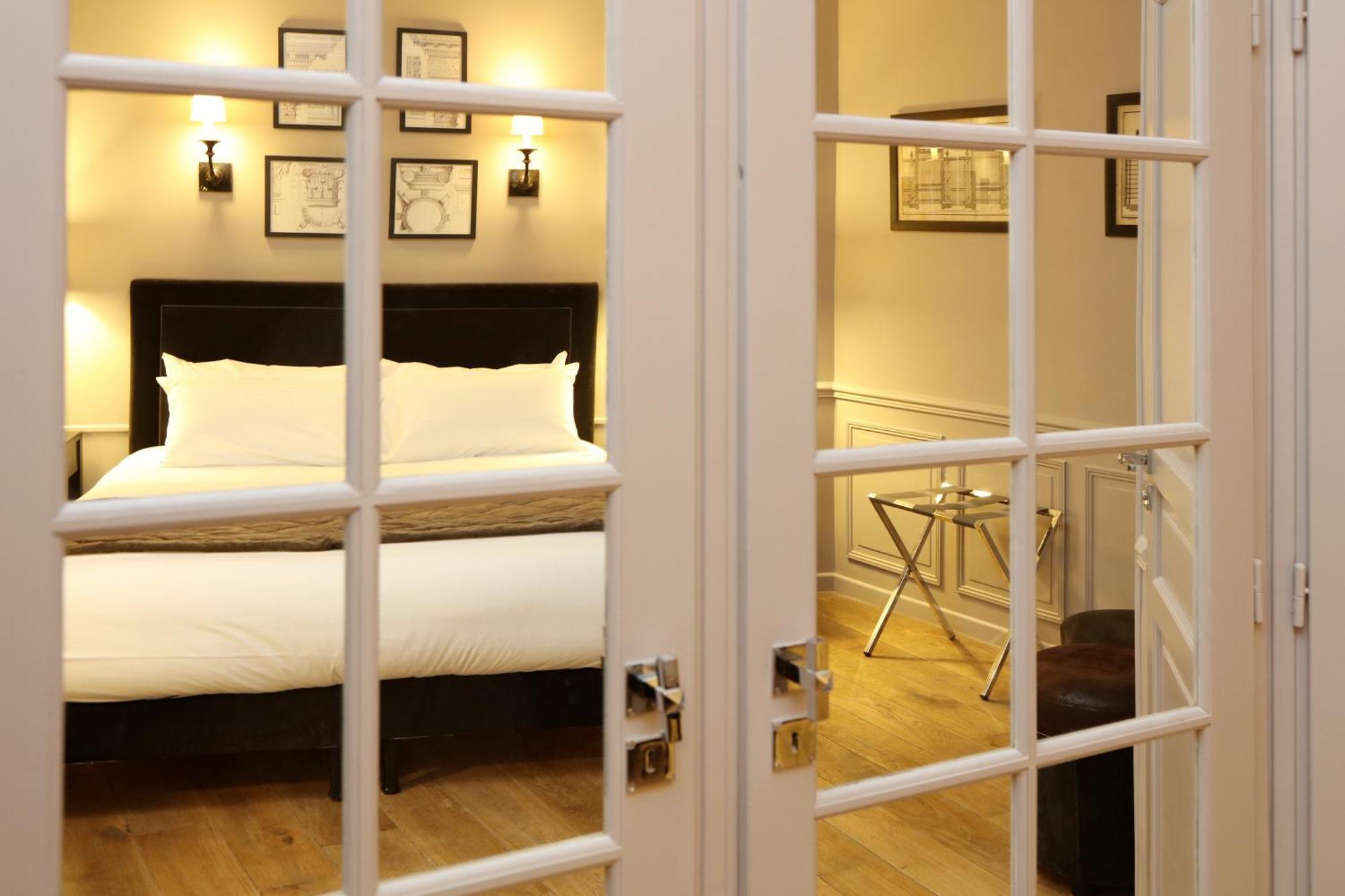 Quarto com Cama de Casal ou 2 de Solteiro com Acesso para Hóspedes com Mobilidade Reduzida