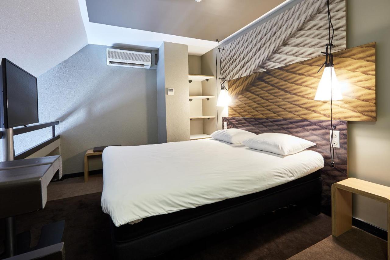 Duplex Room with 1 Double Bed and 2 Single Beds with Balcony,728569762:JPEG