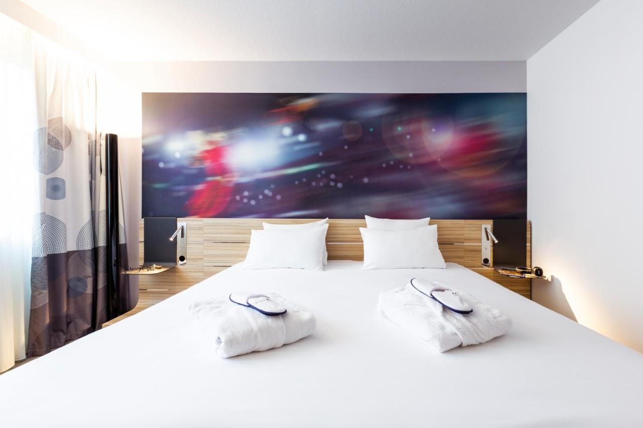 Executive Double Room with Swimming Pool View,813325701:JPEG