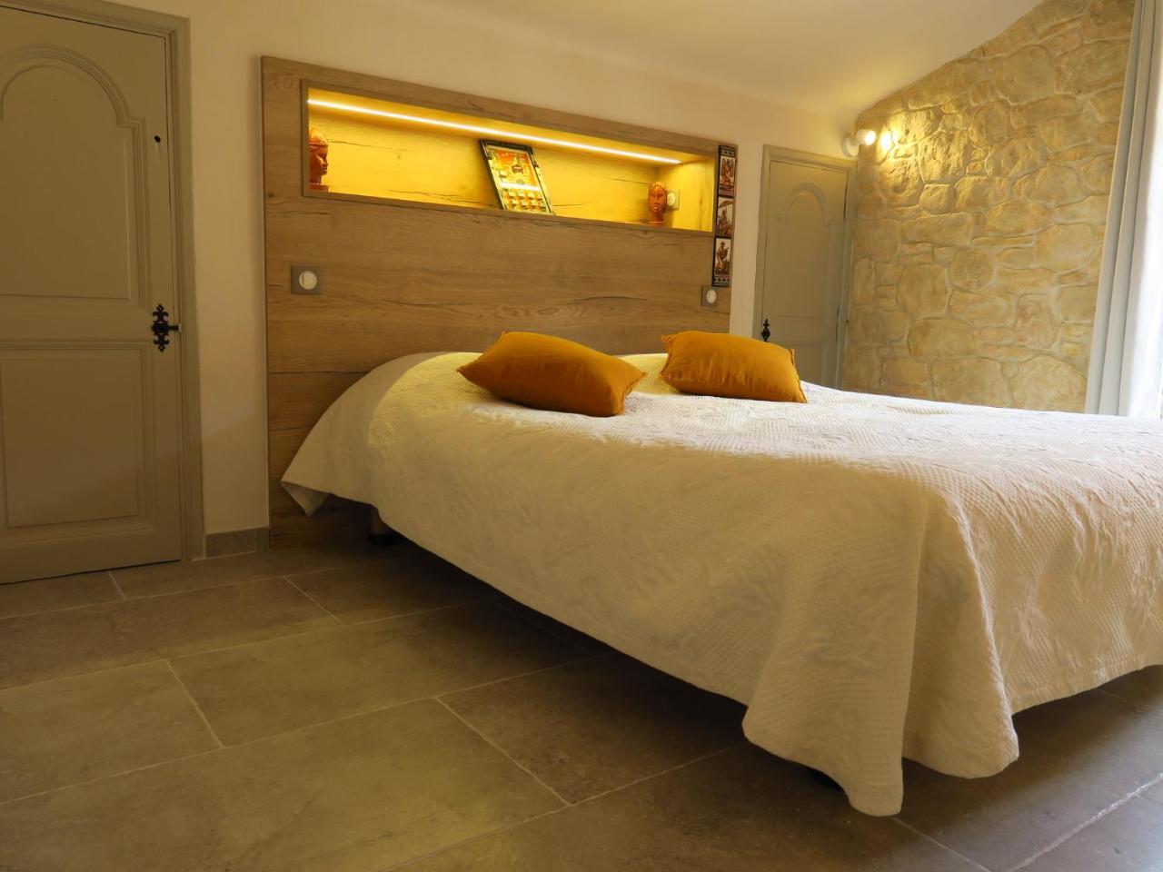 Double Room,762375667:JPEG