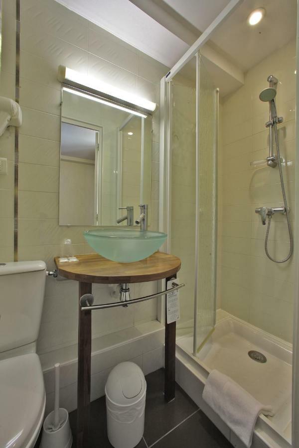Small Double Room,784608612:JPEG