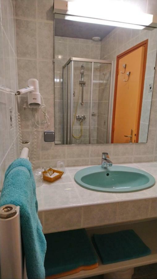 Twin Room Bath