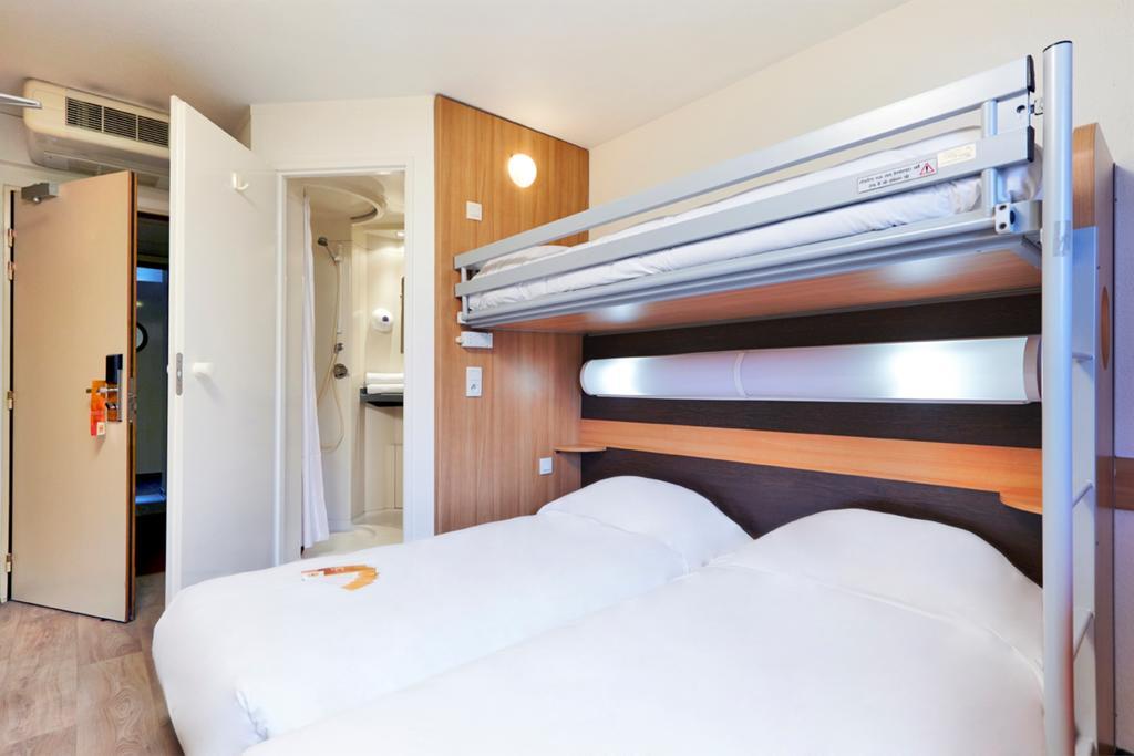 Chambre Triple (1 Lit Double et 1 Lit Simple)