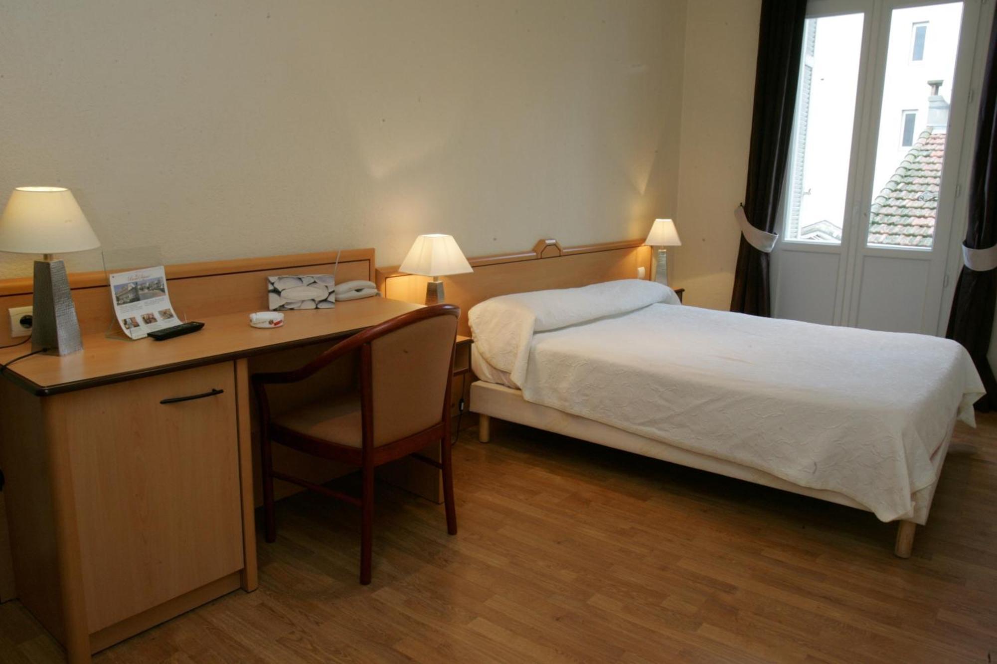 Standard Room - City Side,1240824685:JPEG