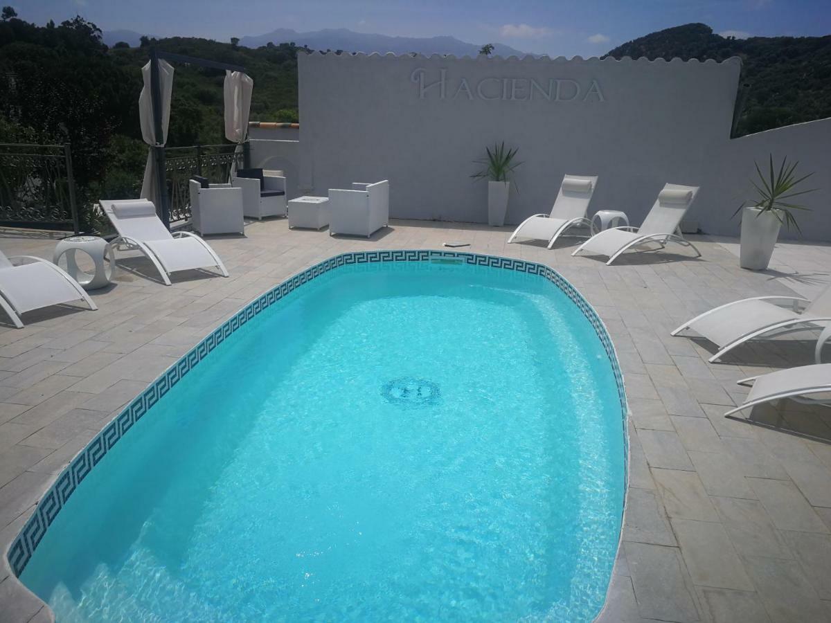 Suite Hot Tub,812574498:JPEG