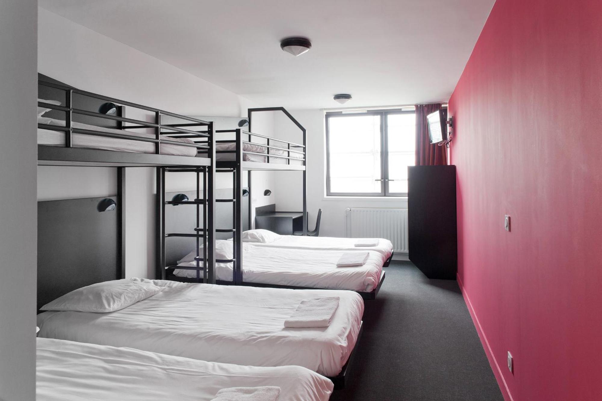 Single Bed Mixed Dormitory Room,1445127463:JPEG