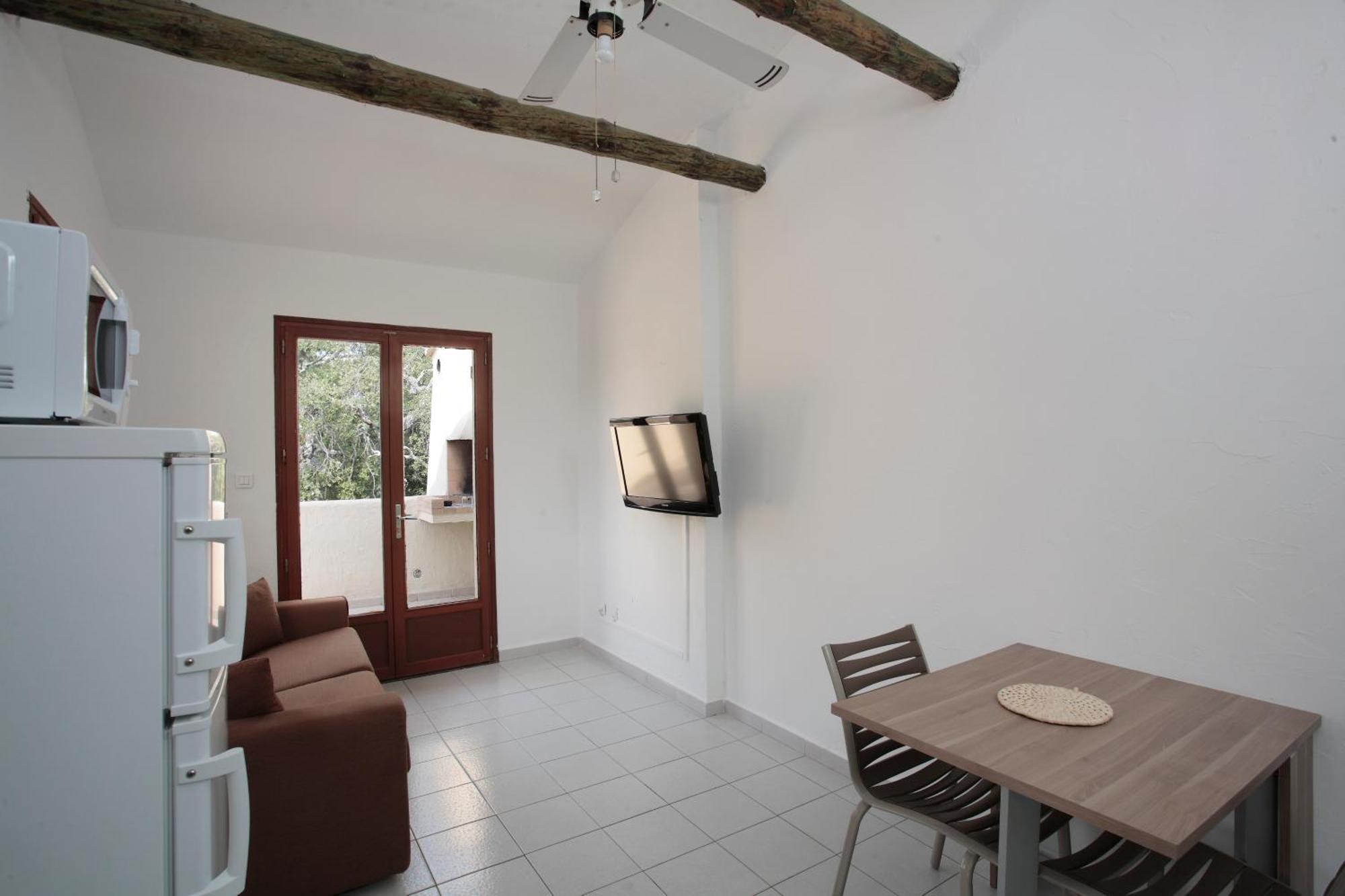 One-Bedroom Apartment,1580511293:JPEG