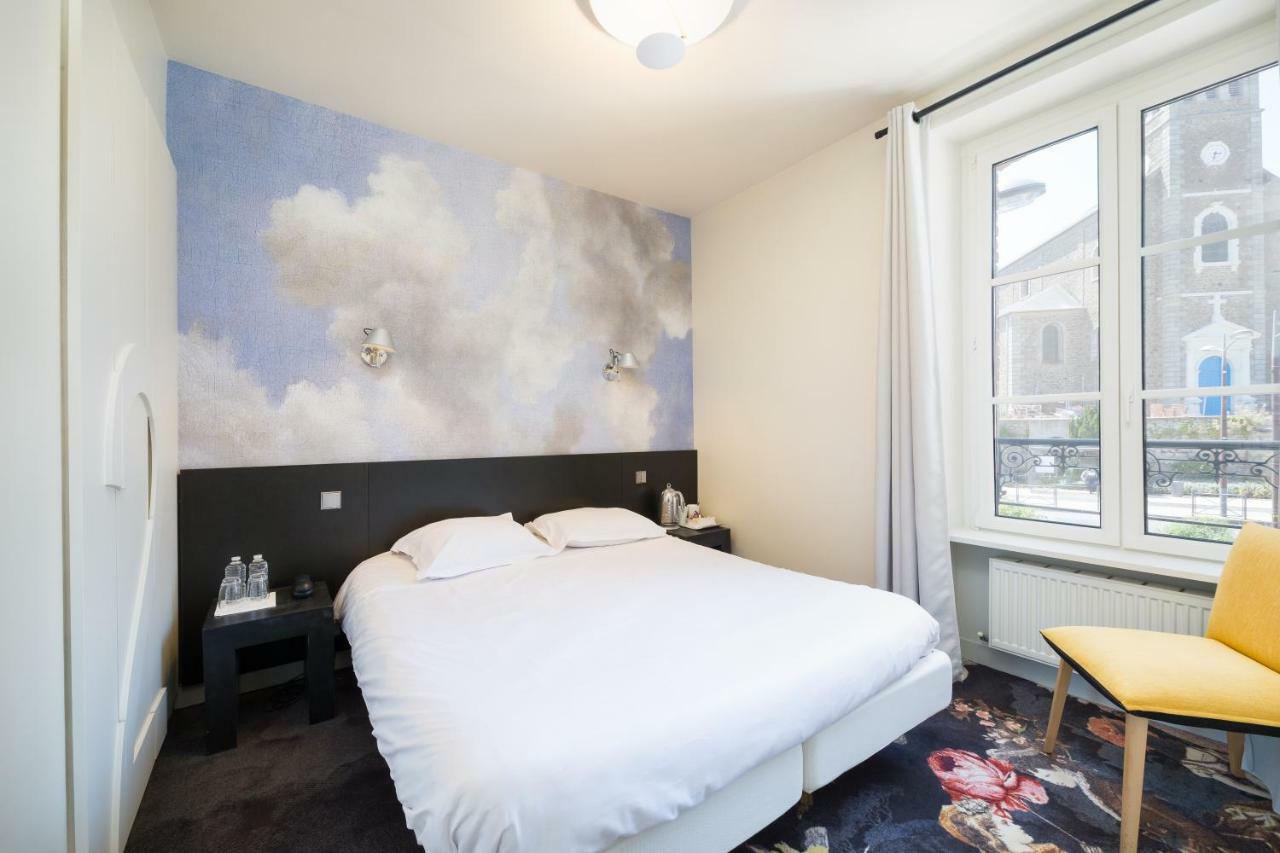 Small Double Room Square View