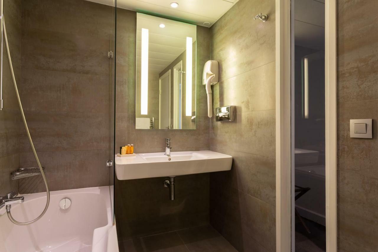 Triple Room Bath