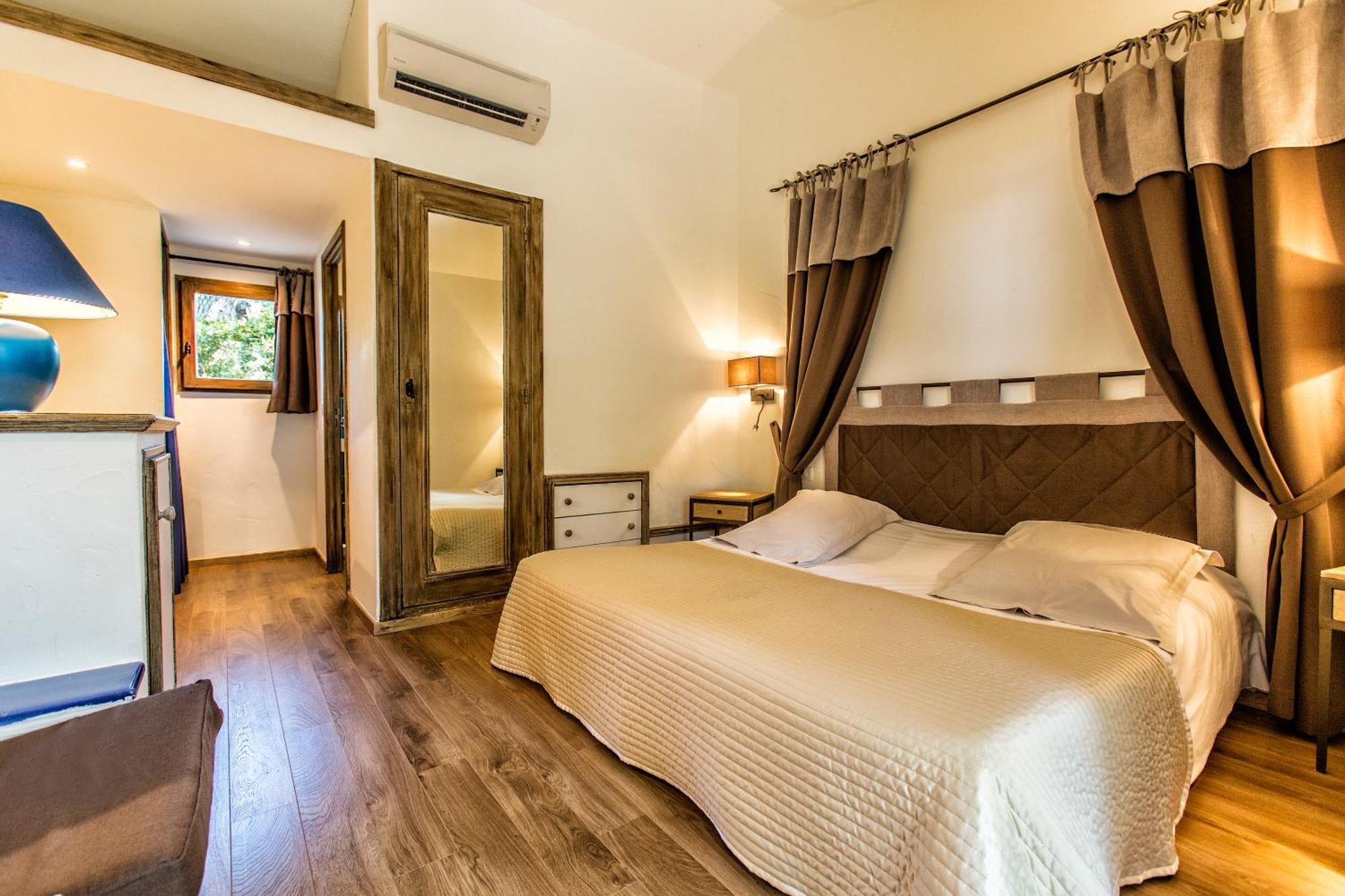 Standard Double or Twin Room,640646958:JPEG