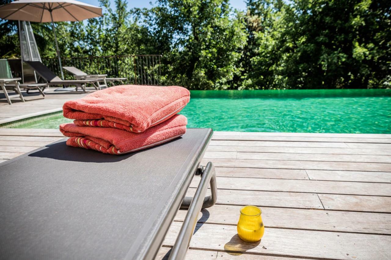 Studio Pool View