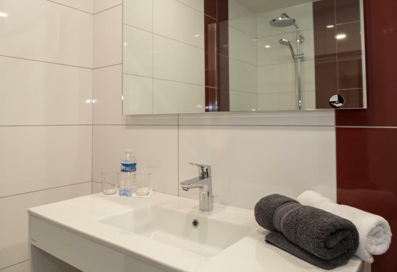 Twin Room Private Bathroom
