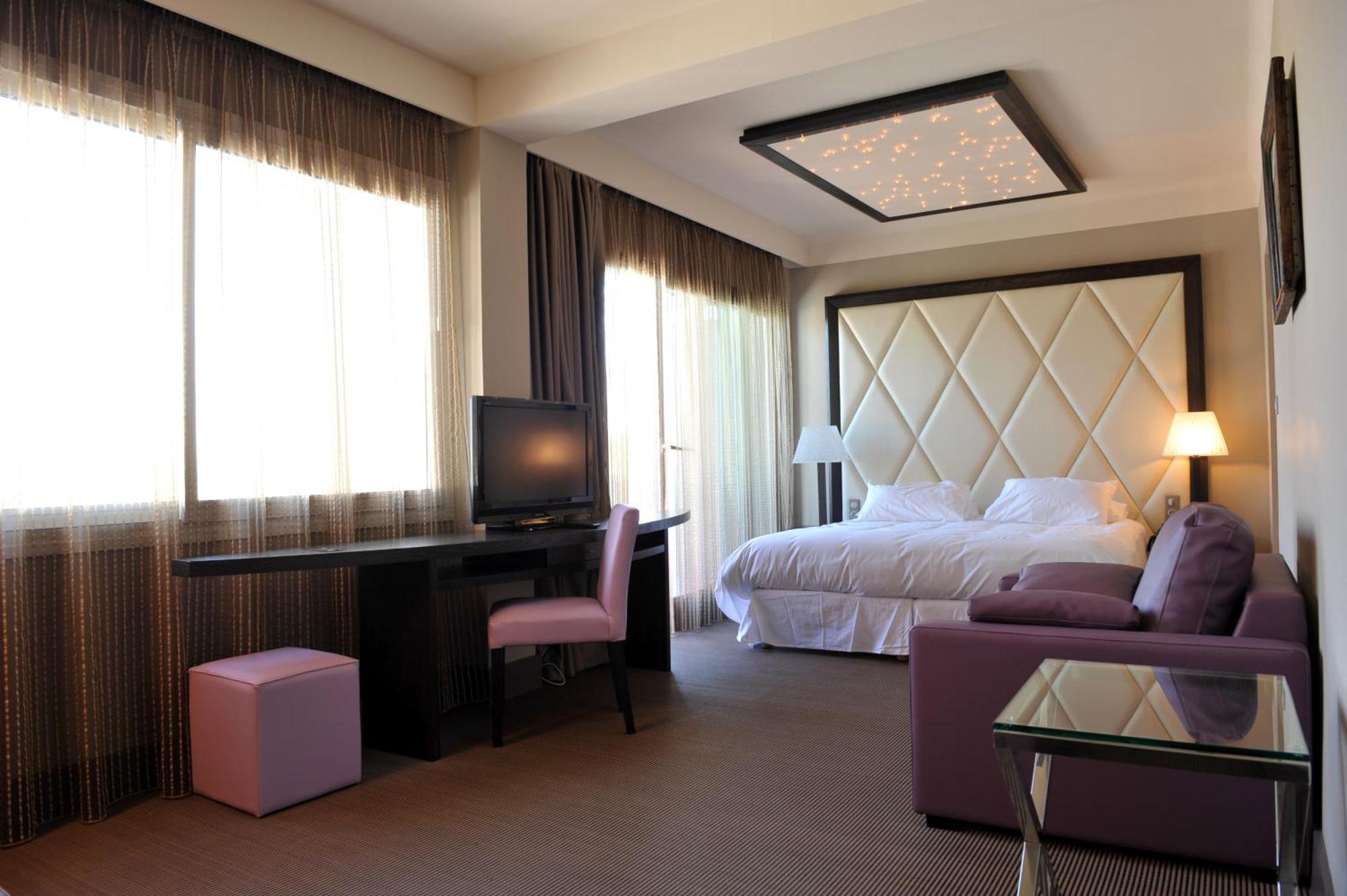 Junior Suite (4 Adults),784261878:JPEG