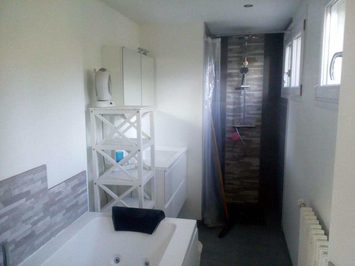 Triple Room Bath