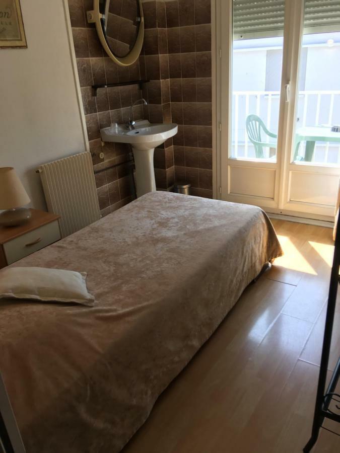 Single Room,888544642:JPEG