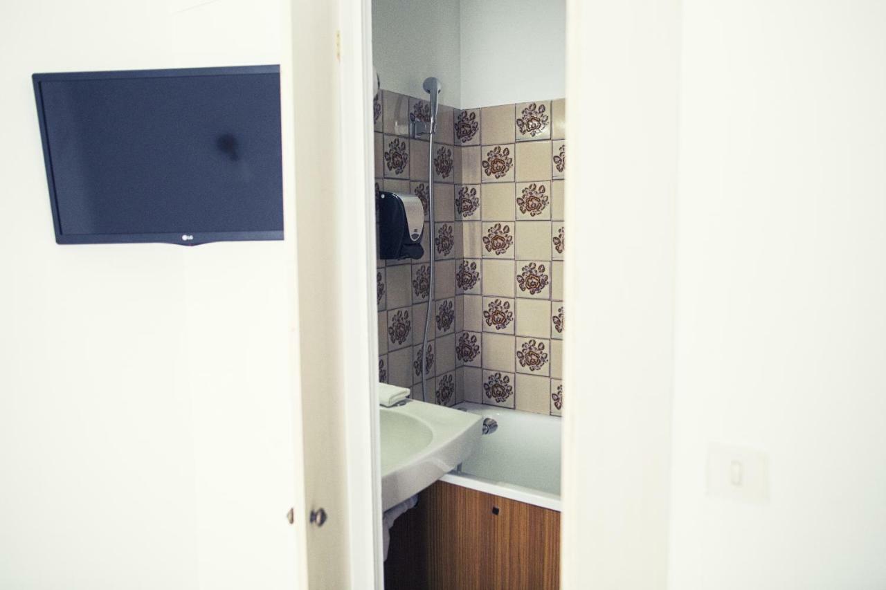 Single Room jacuzzi access