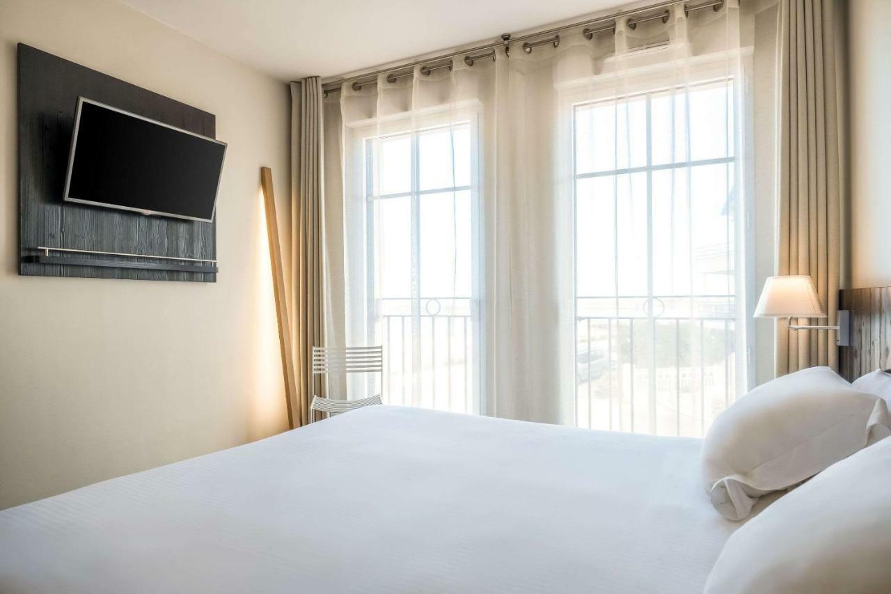 Superior King Room Partial Ocean View