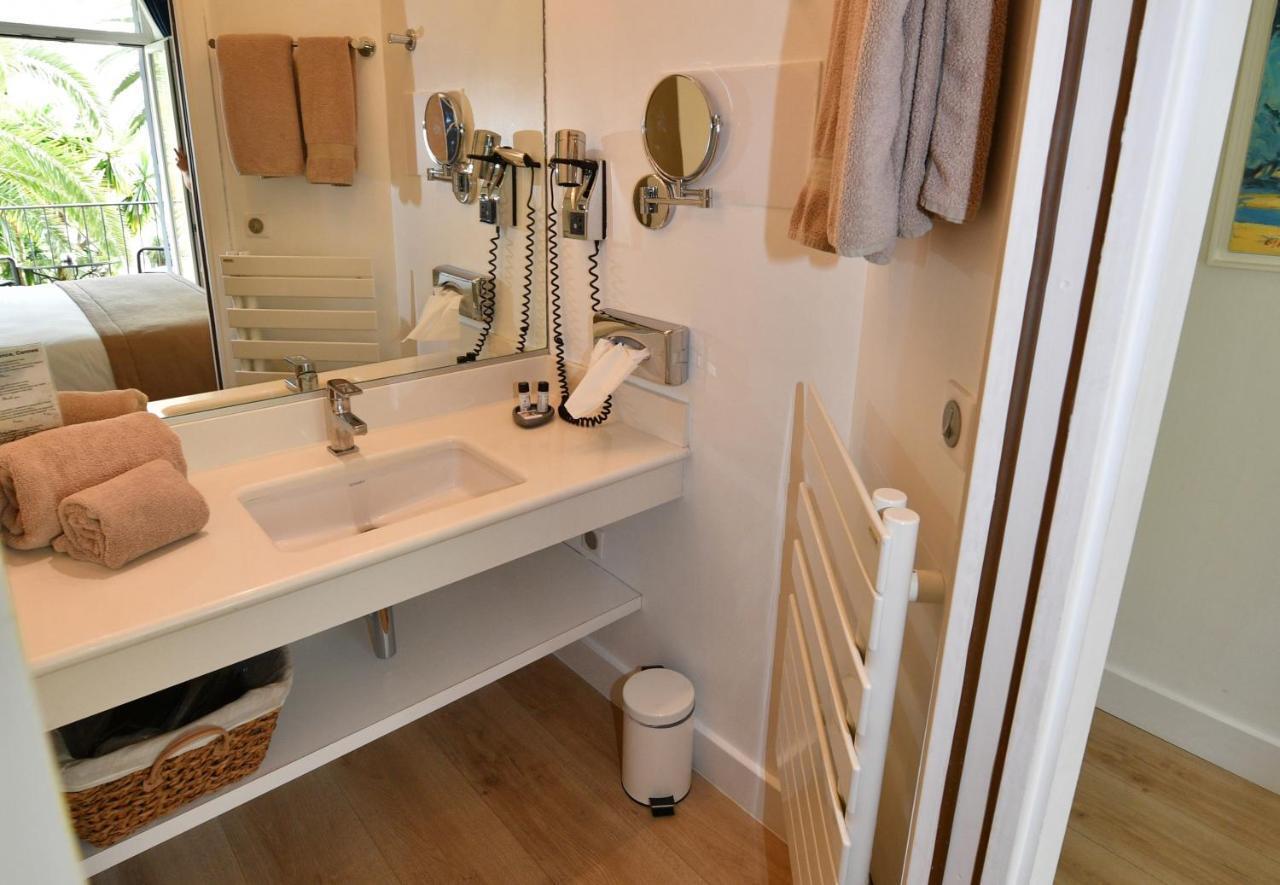 Doppelzimmer mit Balkon und Gartenblick