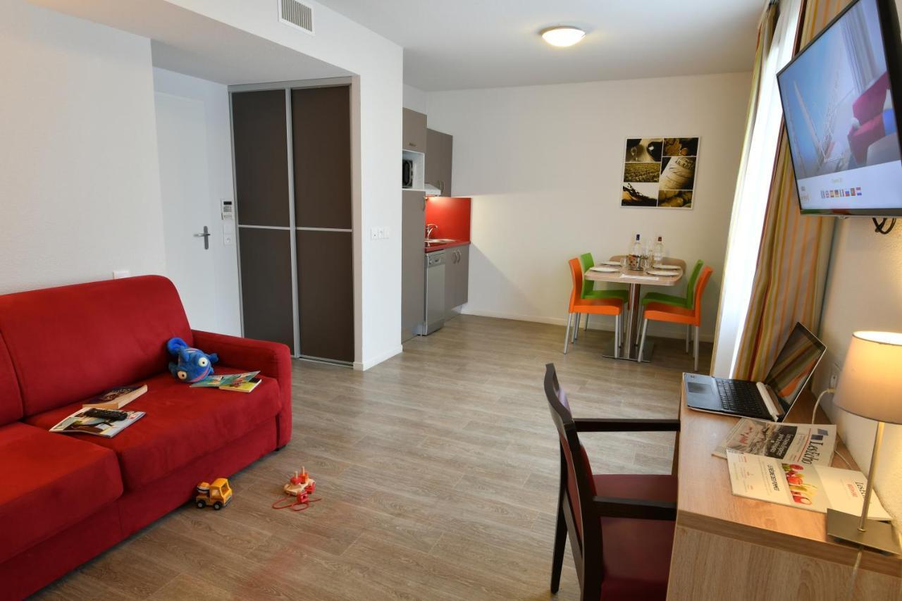 One-Bedroom Apartment,925605883:JPEG