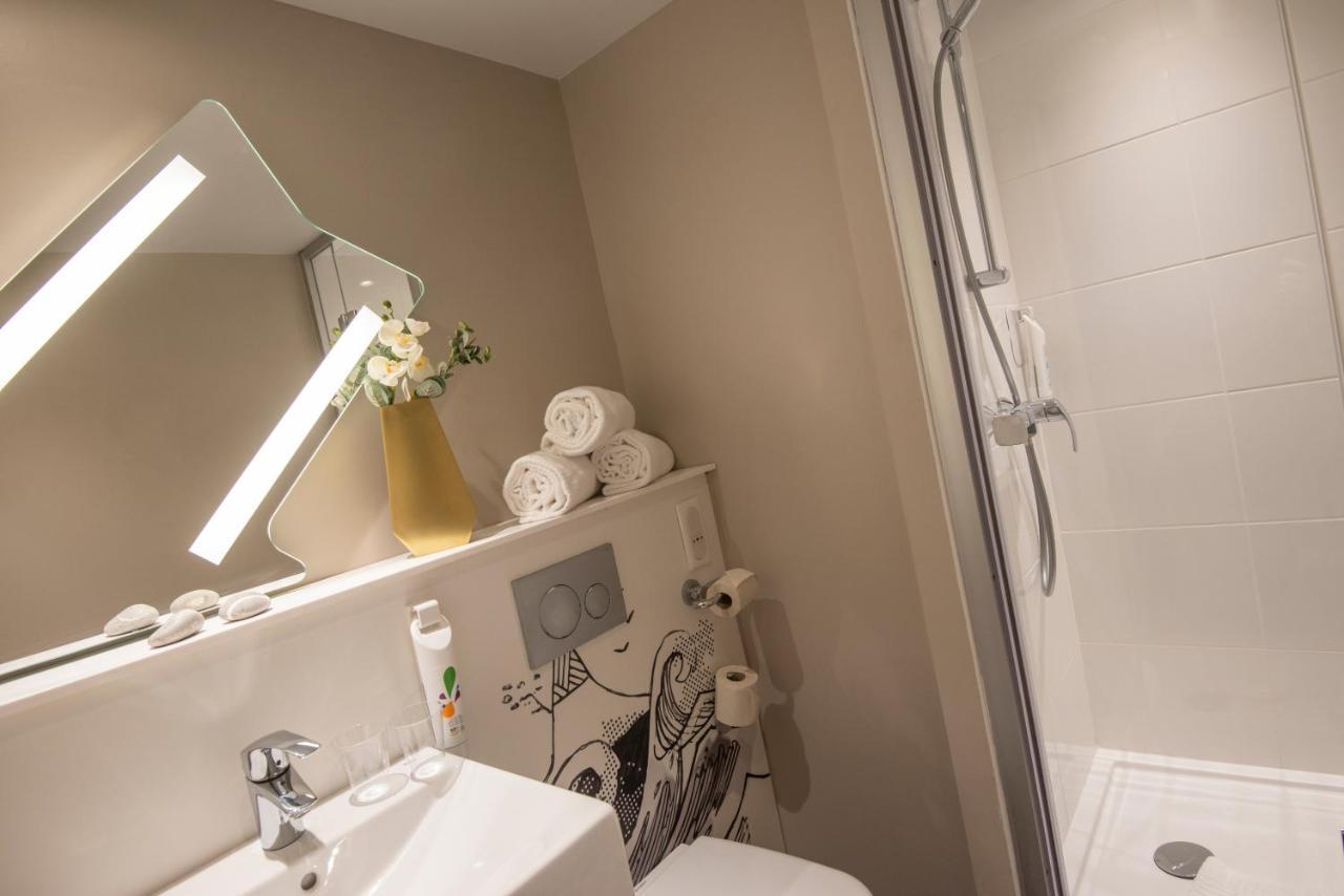 Quarto Triplo com Cama de Casal e Cama Dobrável