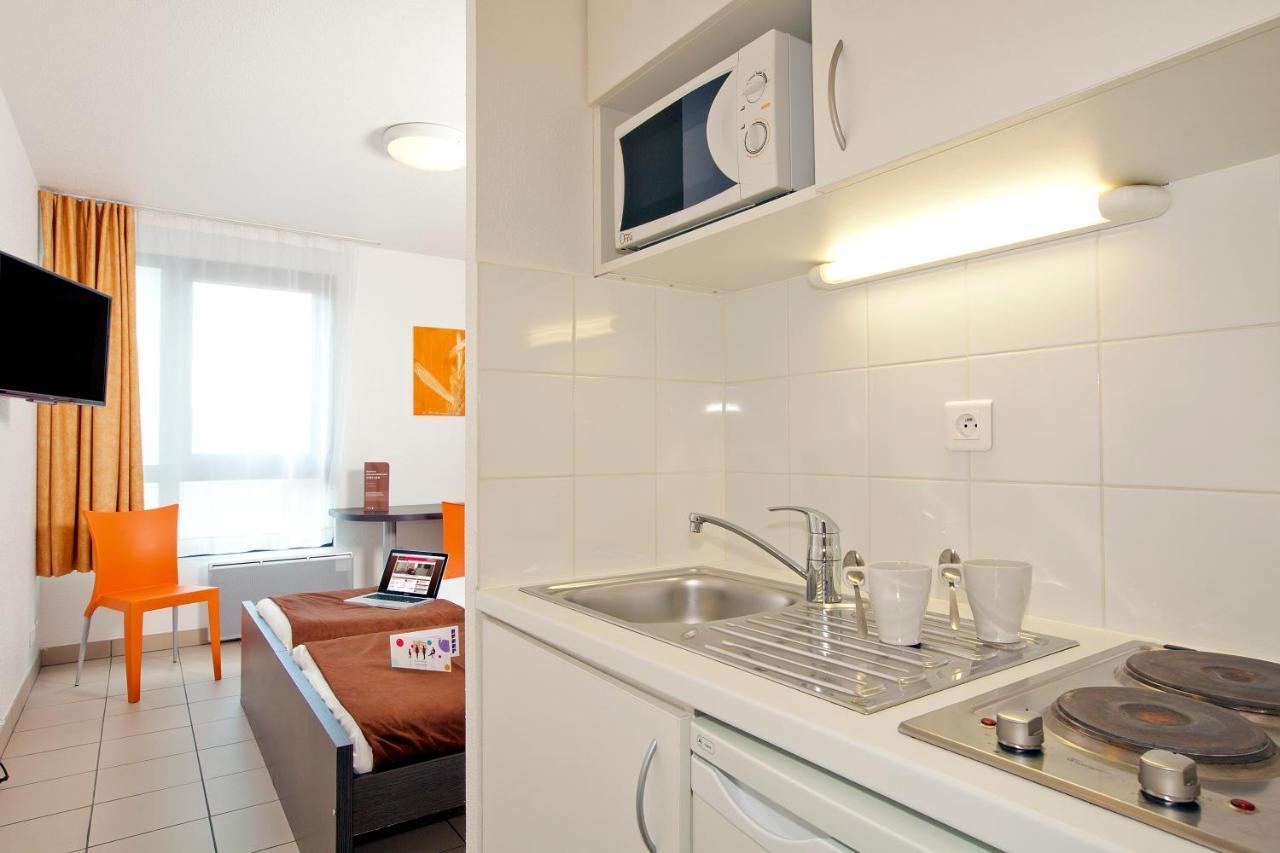Twin Beds Studio fan