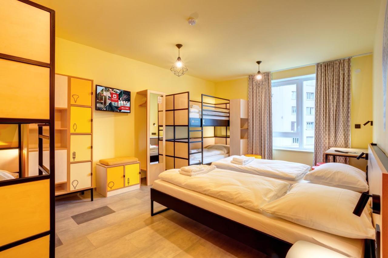6-Bed Room