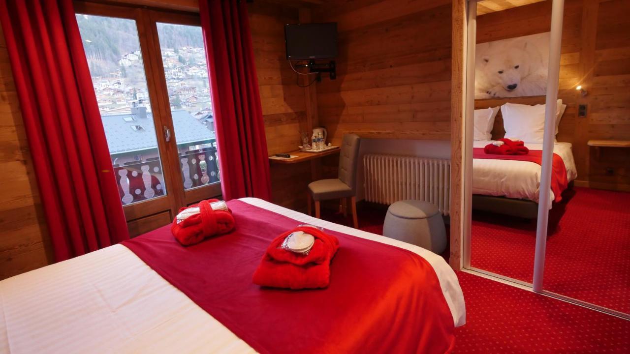 Double Room Small bathroom