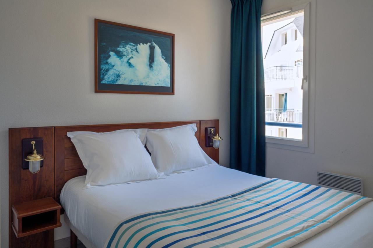 One-Bedroom Apartment Alcove